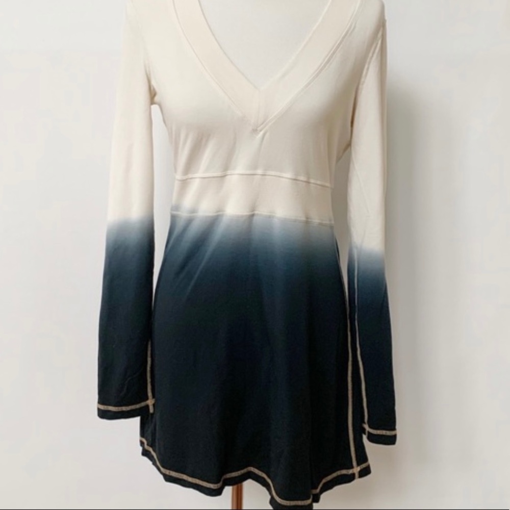 Lululemon white and navy Ombré v-neck mini Dress size 6